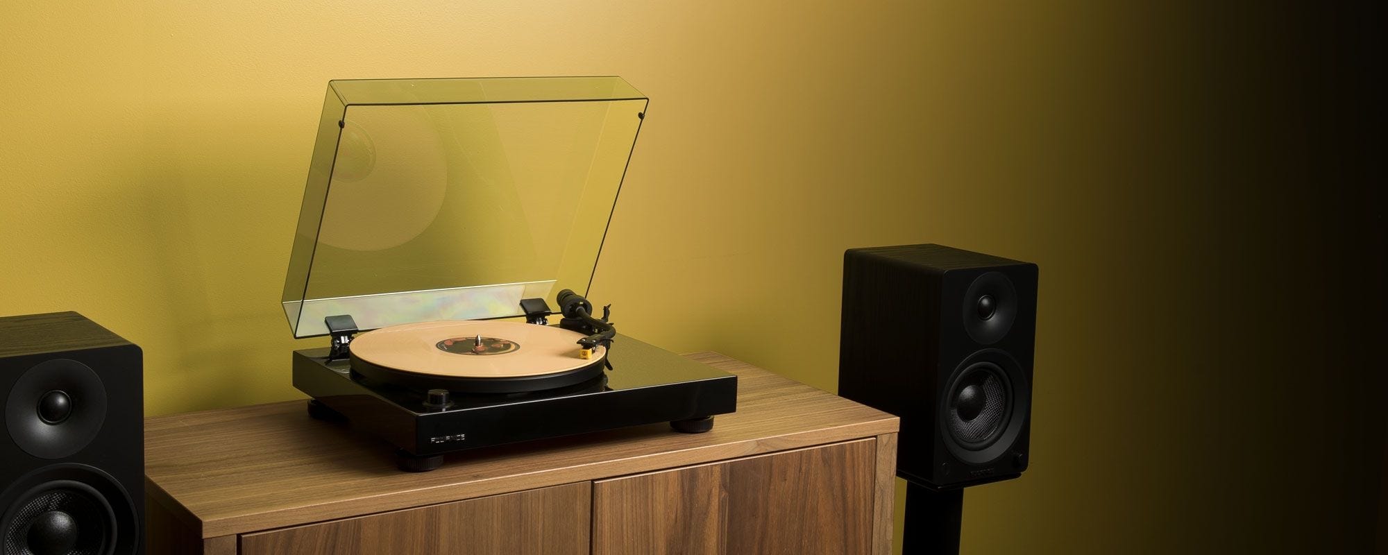 RT80 Classic High Fidelity Vinyl Turntable