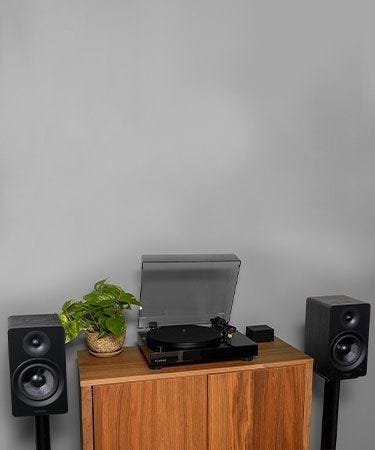 RT80 Classic High Fidelity Vinyl Turntable with Ai61 Powered 6.5” Bookshelf Speakers