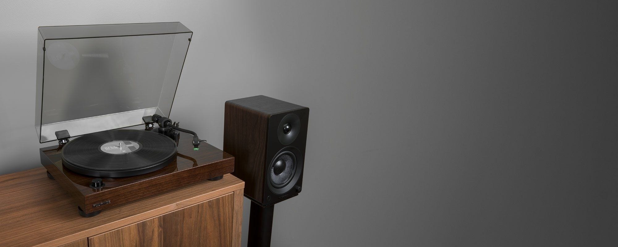 RT81 Elite High Fidelity Vinyl Turntable with Ai41 Powered 5” Stereo Bookshelf Speakers