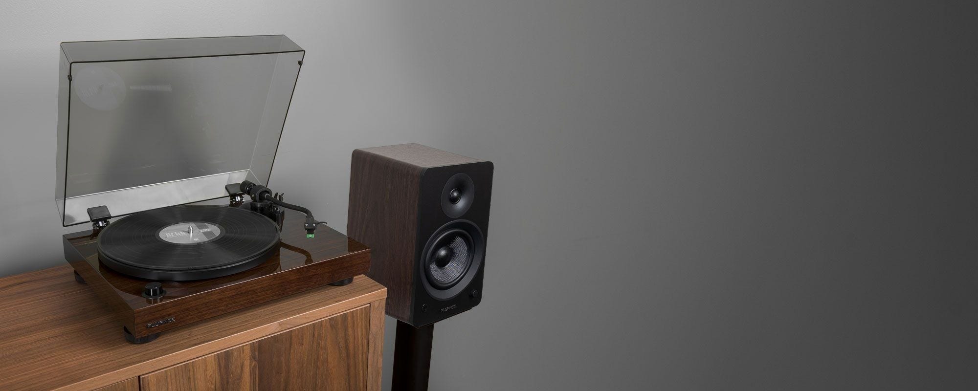 RT81 Elite High Fidelity Vinyl Turntable with Ai61 Powered 6.5” Bookshelf Speakers