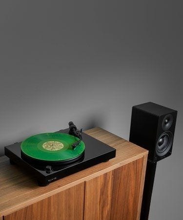 RT81 Elite High Fidelity Vinyl Turntable with Ai41 Powered 5” Stereo Bookshelf Speakers