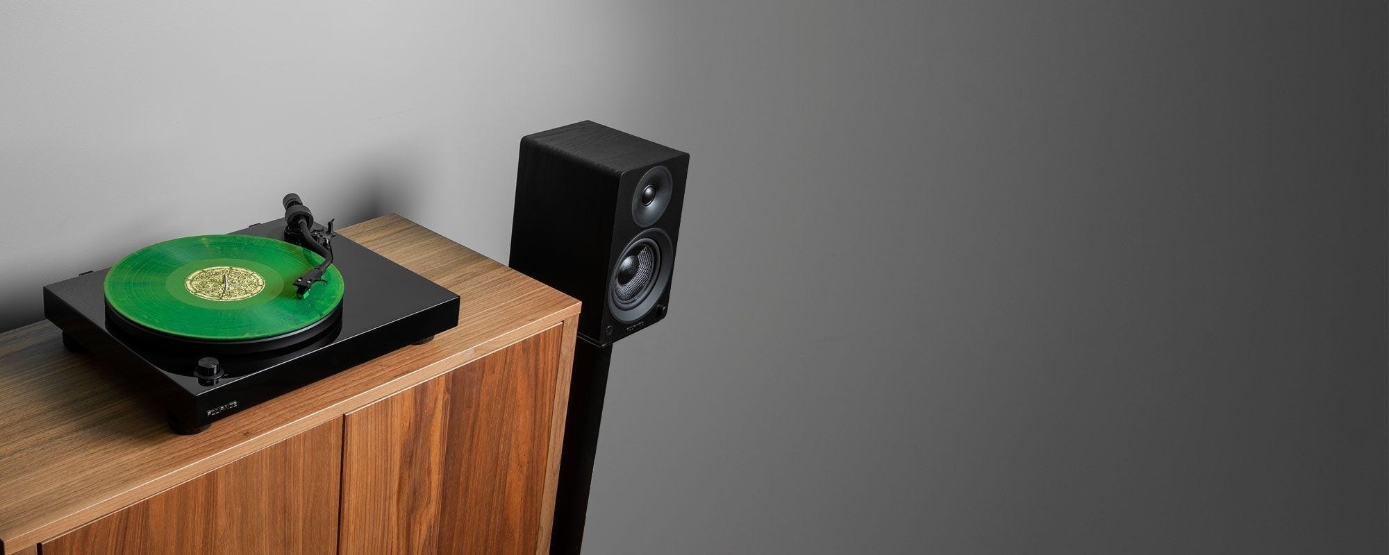 RT81 Elite High Fidelity Vinyl Turntable with Ai41 Powered 5” Stereo Bookshelf Speakers