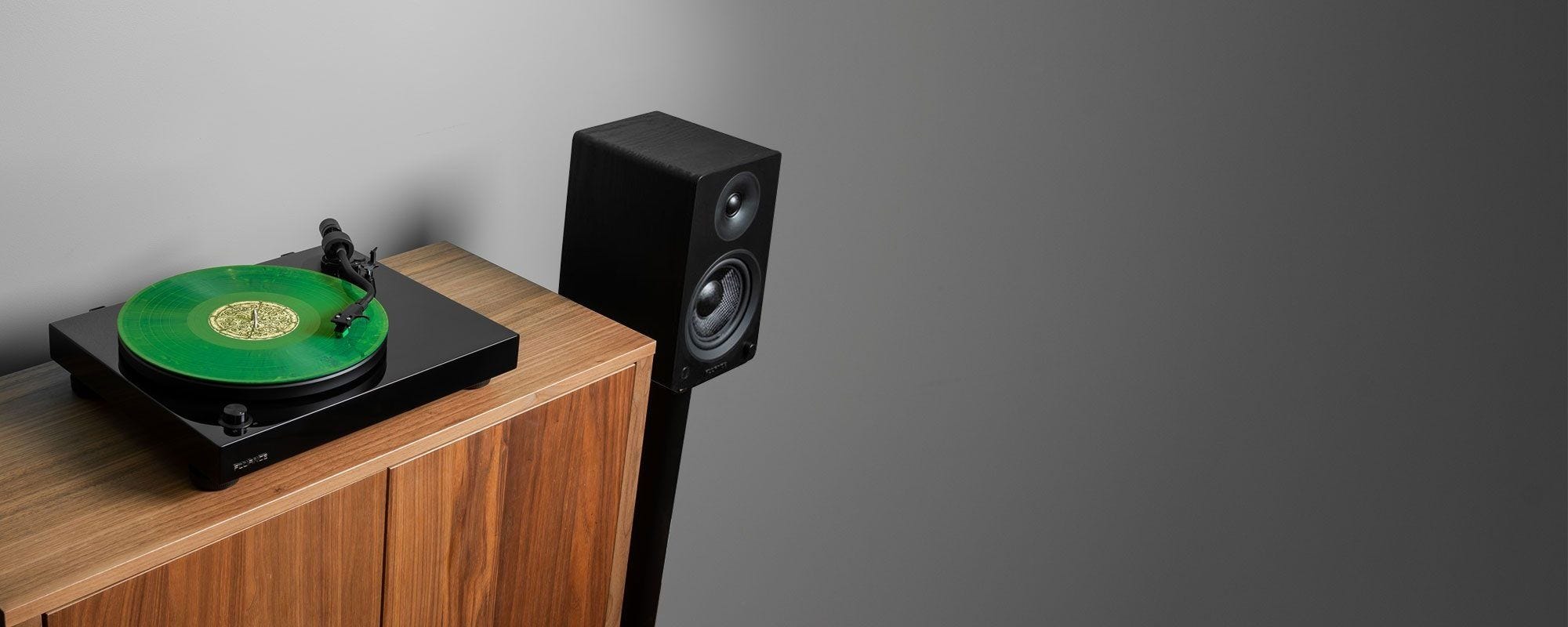 RT81 Elite High Fidelity Vinyl Turntable with Ai61 Powered 6.5” Bookshelf Speakers