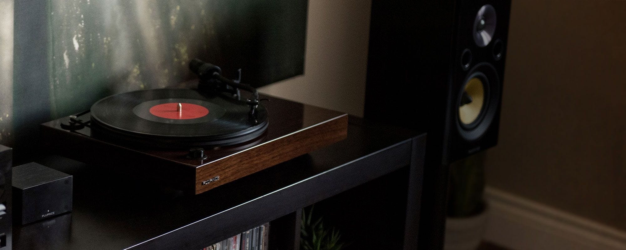 RT82 Reference High Fidelity Vinyl Turntable