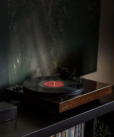 RT82 Reference High Fidelity Vinyl Turntable