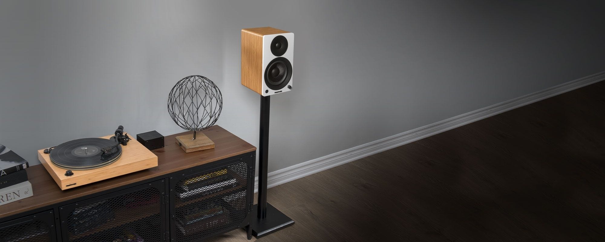 Reference RT82 High Fidelity Vinyl Turntable with PA10 Phono Preamp and Ai41 Powered 5” Bookshelf Speakers