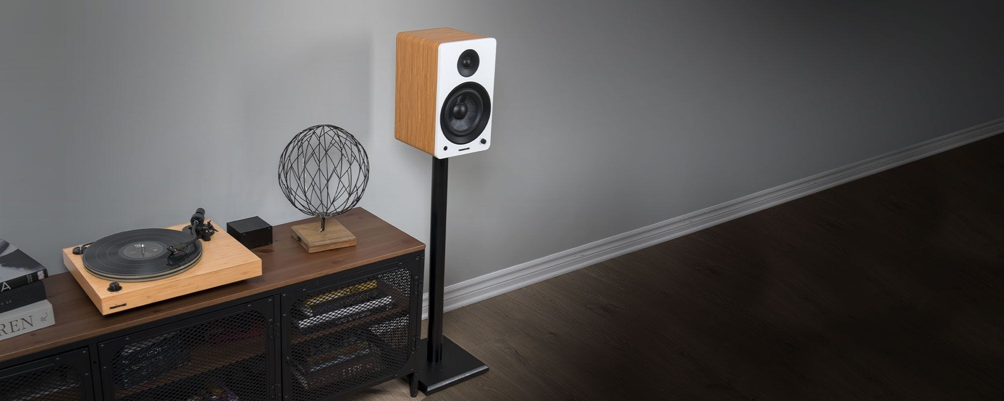 Reference RT82 High Fidelity Vinyl Turntable with PA10 Phono Preamp and Ai61 Powered 6.5” Bookshelf Speakers