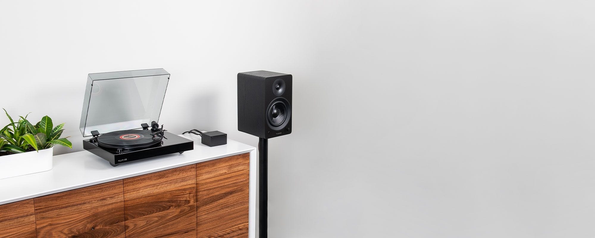 Reference RT82 High Fidelity Vinyl Turntable with PA10 Phono Preamp and Ai60 6.5” Powered Bookshelf Speakers