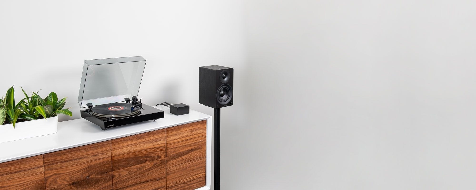 Reference RT85 High Fidelity Vinyl Turntable with PA10 Phono Preamp and Ai41 Powered 5” Stereo Bookshelf Speakers