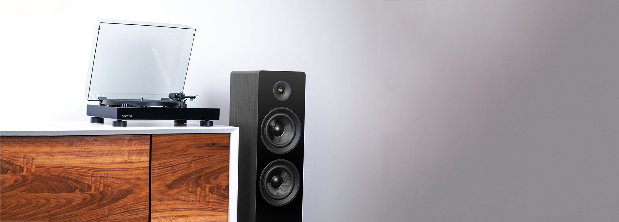RT80 Classic High Fidelity Vinyl Turntable with Ai41 Powered 5” Stereo Bookshelf Speakers