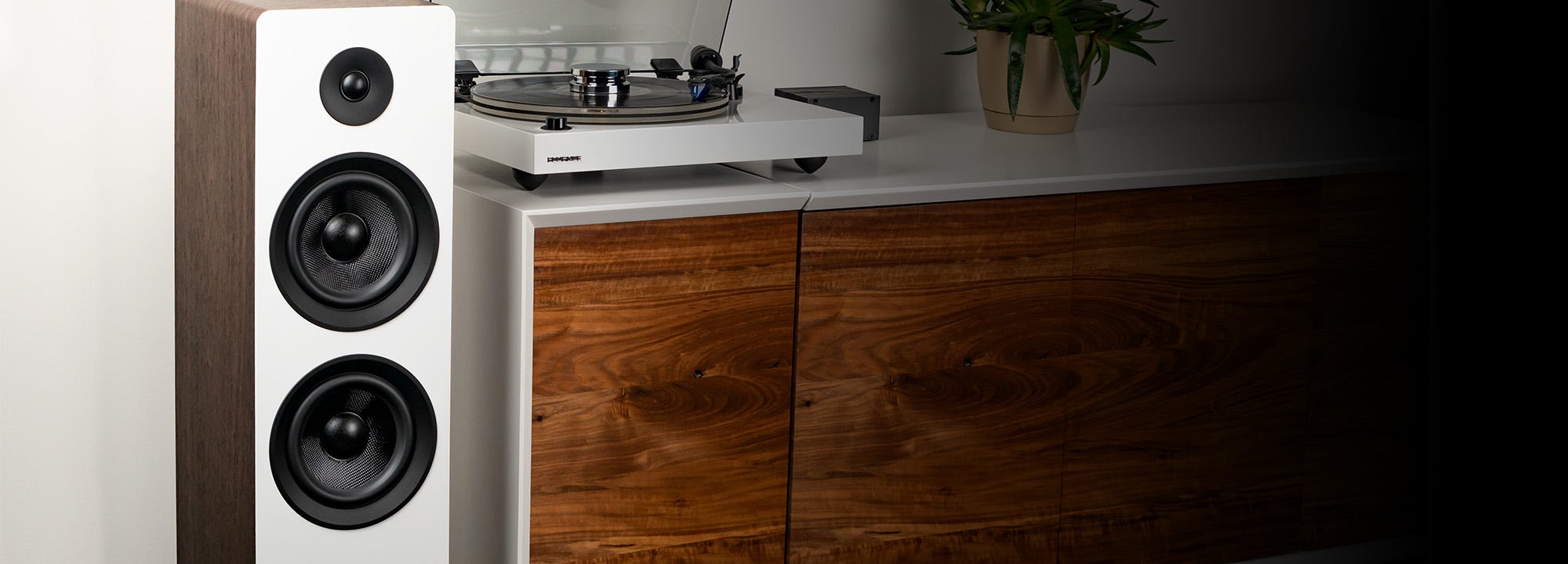 Fluance RT85 Reference High Fidelity Turntable and Ai81 Powered Floorstanding Tower Speakers