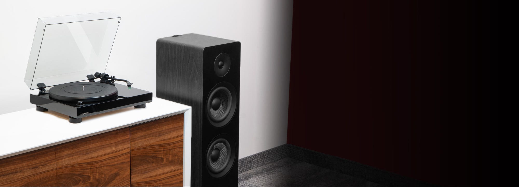 Fluance RT81 Vinyl Turntable and Ai81 Elite Powered Floorstanding Tower Speakers 