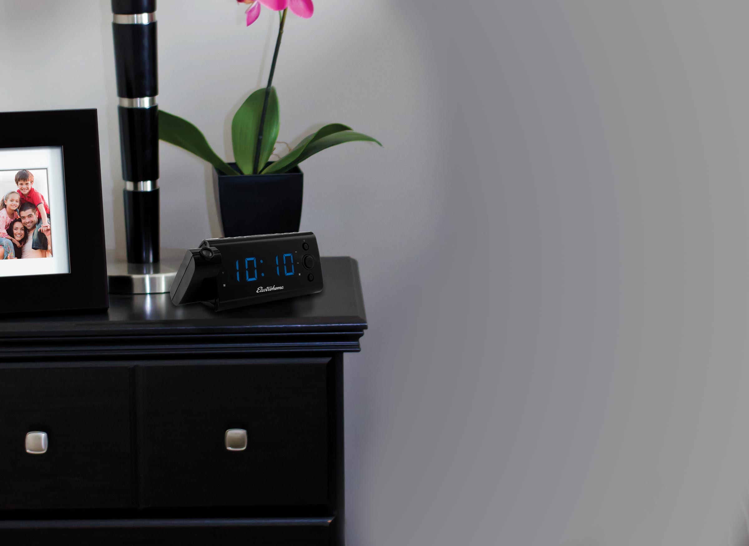 USB Charging Alarm Clock Radio USB Charging Alarm Clock Radio